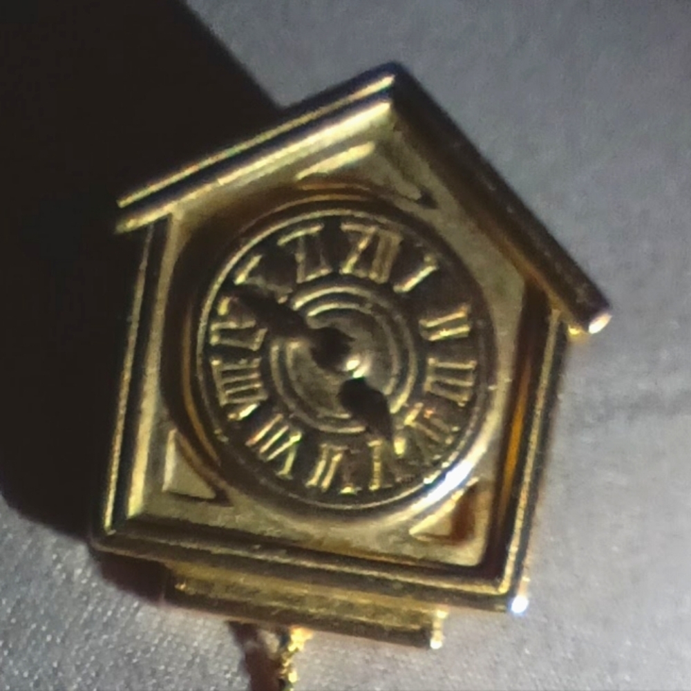 Clock Pin Brooch JJ Jonette Signed Goldtone - Picture 2 of 3